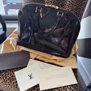 Louis Vuitton Alma GM Tote. Terre De Ombré color. Good condition!